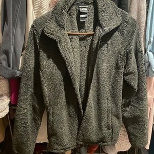 Olive green/black fuzzy north face jacket. Great condition.